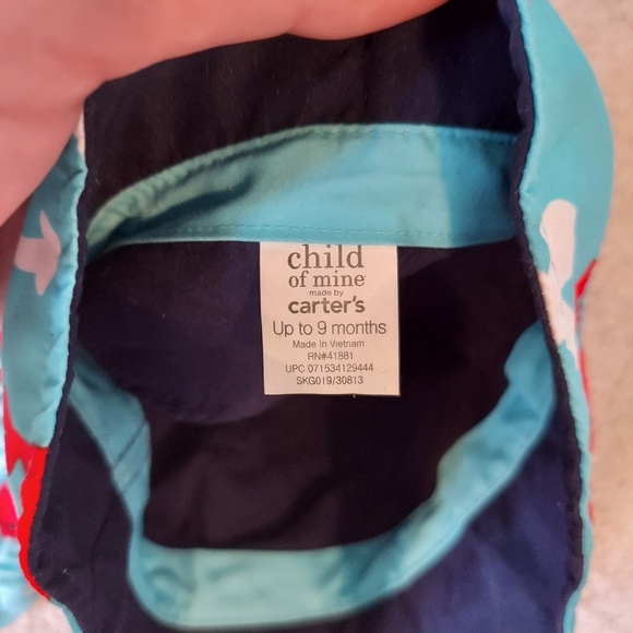 Rash Guard Swim Set with Bucket Hat - Picture 4 of 9